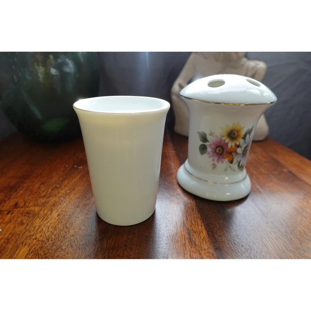 1979 Enesco porcelain toothbrush holder‎ tumbler set daisy butterfly floral